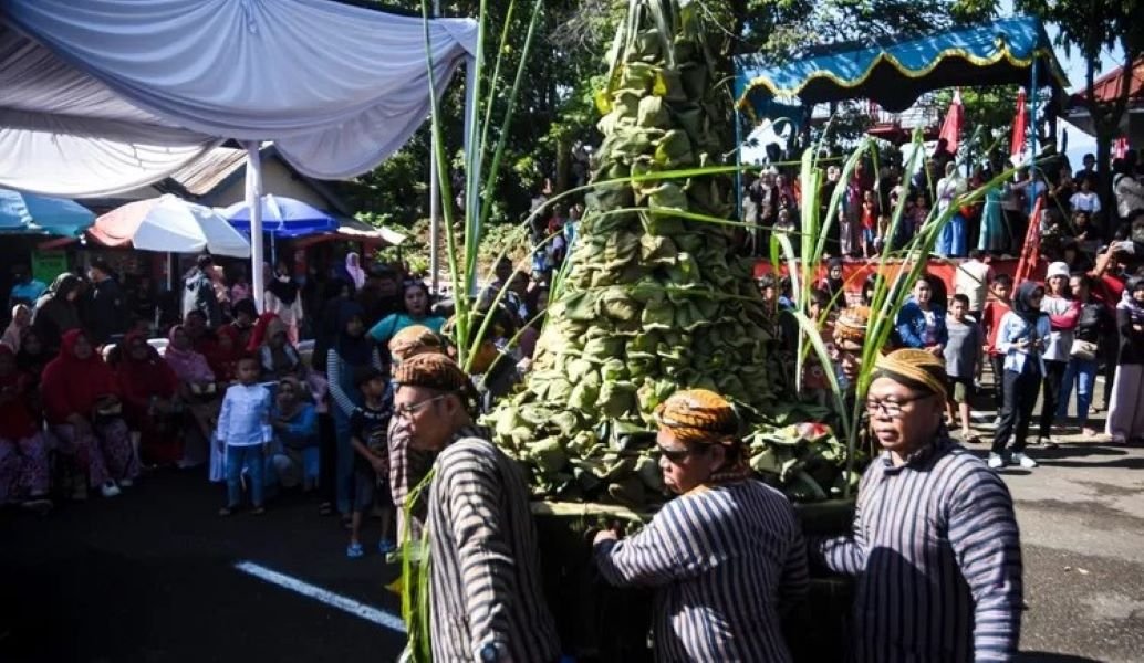 Tradisi Sesaji Rewanda di Goa Kreo Kota Semarang, Warga Antusias ...